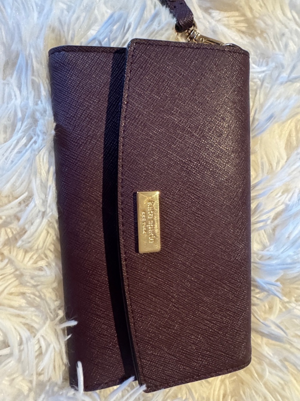 kate spade plum textured leather wristlet with gold plaque New
